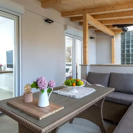 Nevera Apartment
